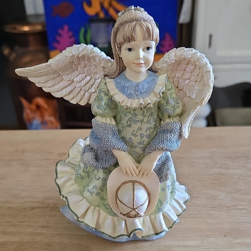 Samaco Angels Among Us Betty Singer Figurine